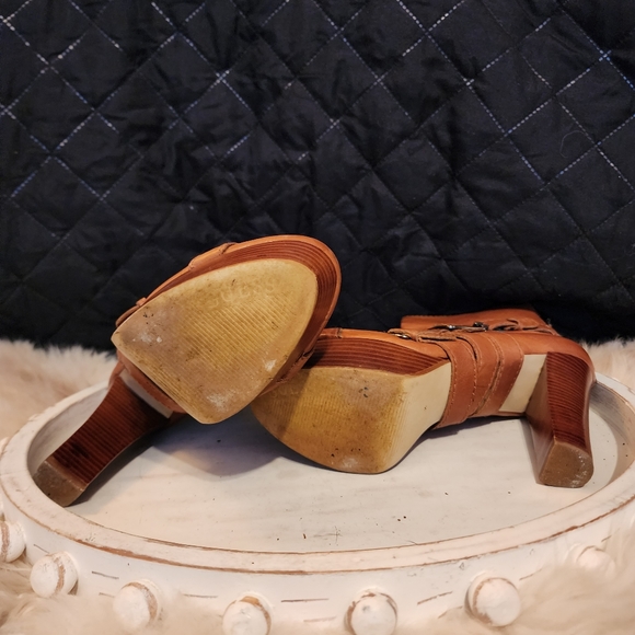 GUESS ~ Platform Ankle Boots w/Buckles - Picture 5 of 10